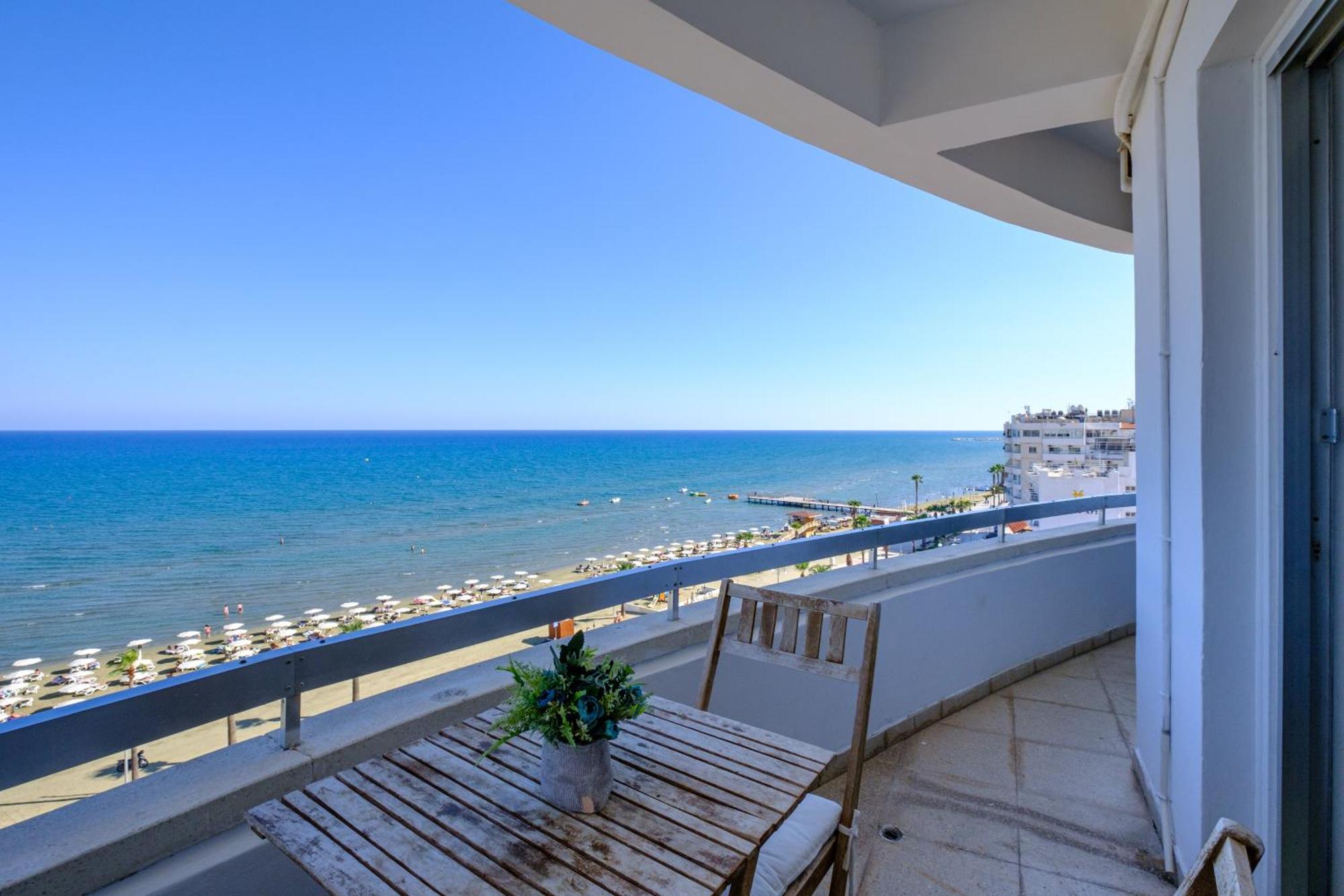 Lazuli Sea View Beachfront- Ap 61 Larnaca Eksteriør billede
