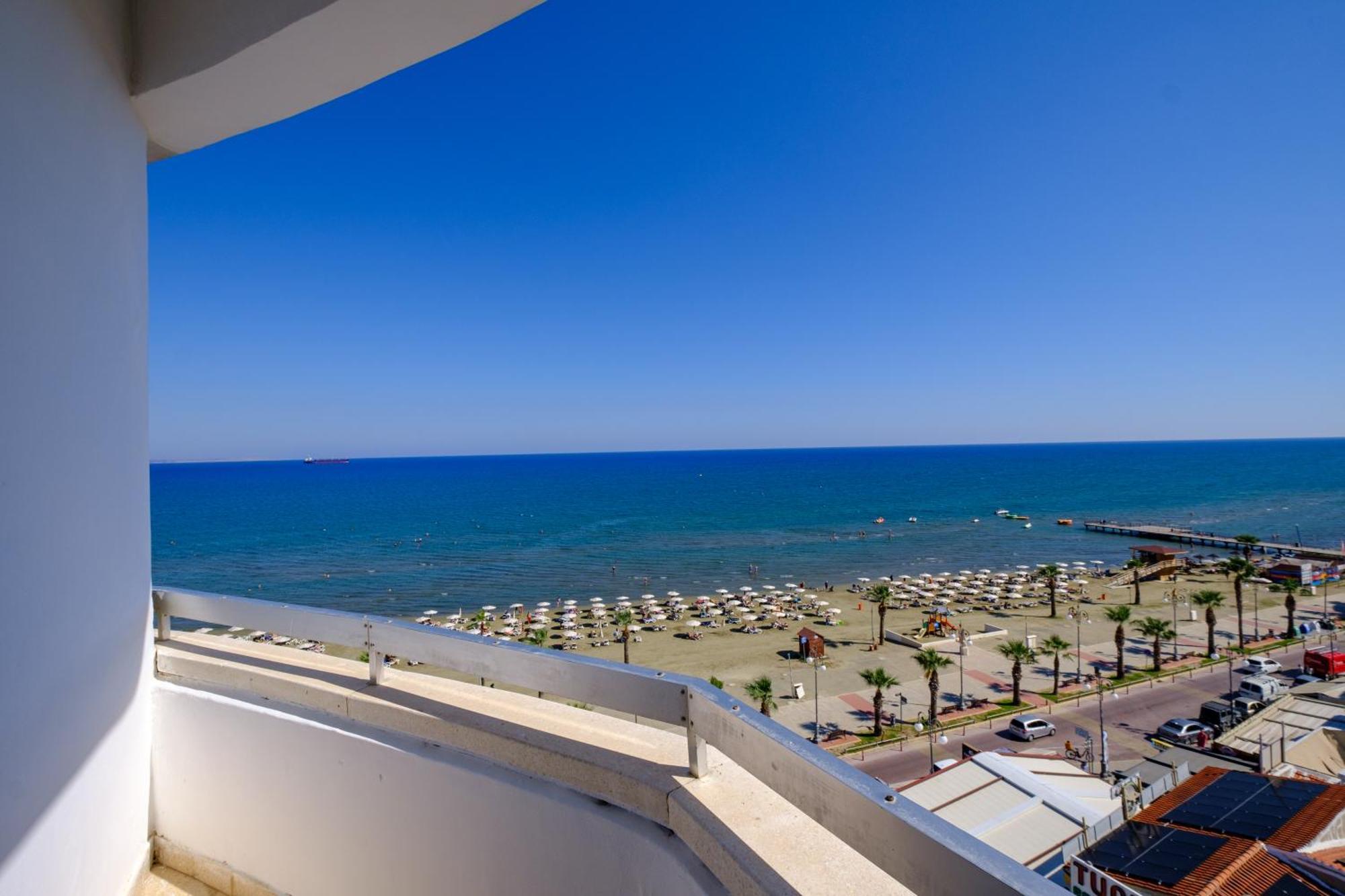 Lazuli Sea View Beachfront- Ap 61 Larnaca Eksteriør billede
