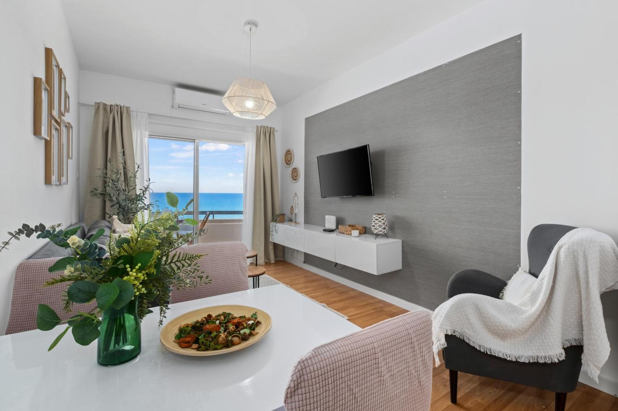 Lazuli Sea View Beachfront- Ap 61 Larnaca Eksteriør billede