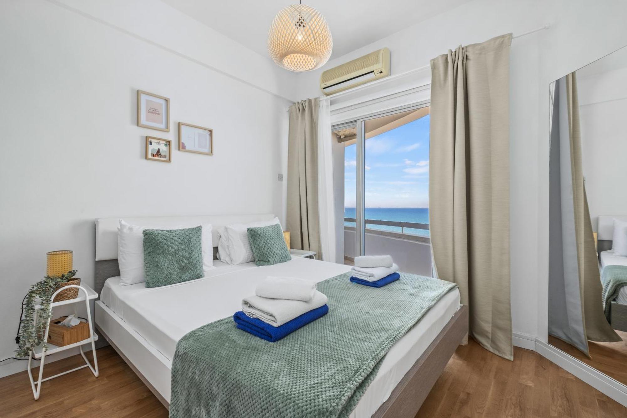 Lazuli Sea View Beachfront- Ap 61 Larnaca Eksteriør billede