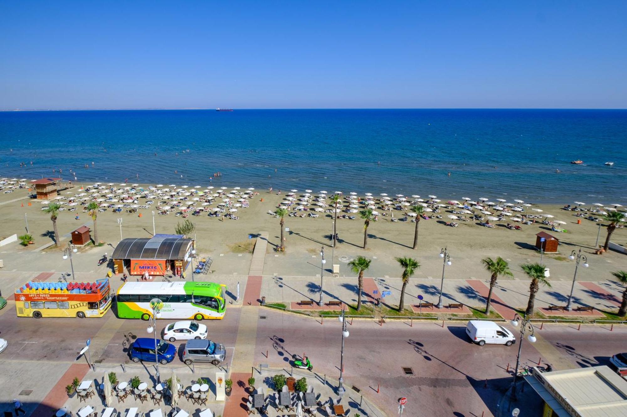 Lazuli Sea View Beachfront- Ap 61 Larnaca Eksteriør billede
