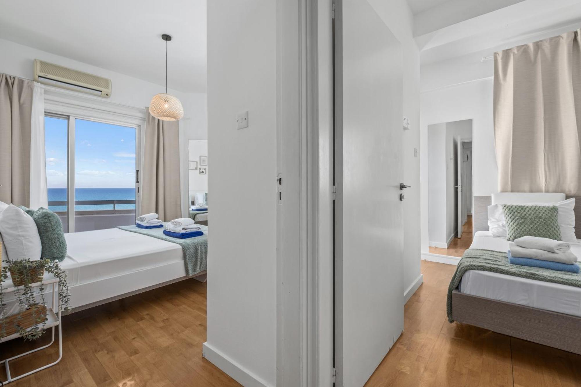 Lazuli Sea View Beachfront- Ap 61 Larnaca Eksteriør billede